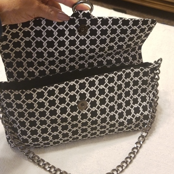 Clutch - Picture 3 of 3